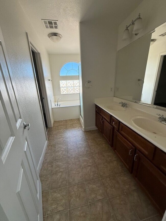 Building Photo - AVAILABLE NOW! PROMO- 2 Weeks Free first month!!