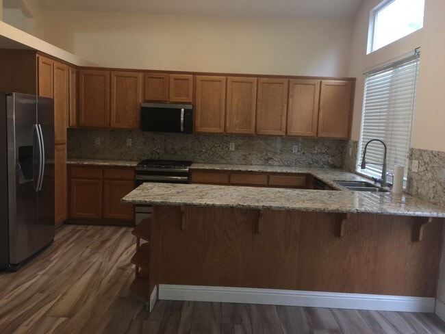 Building Photo - Highly Desirable 2 Story Home In Brookside