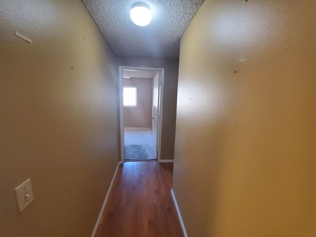 Building Photo - Single Family and Single Story Beautiful H...