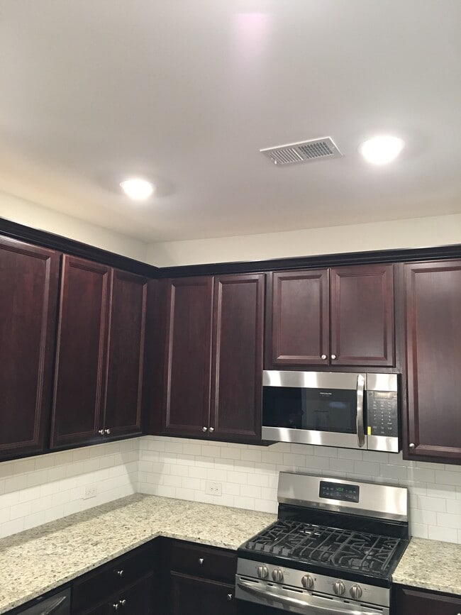 Building Photo - 1256 Elderwood Way