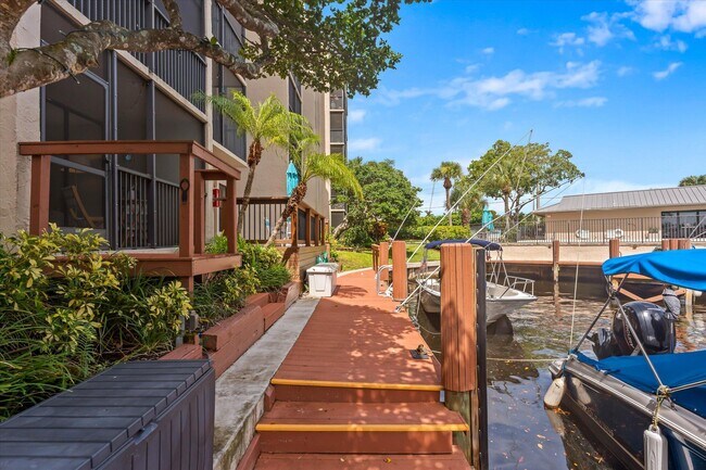 Building Photo - 21 Royal Palm Way