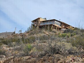 Building Photo - Unique location, breathtaking views, wonde...