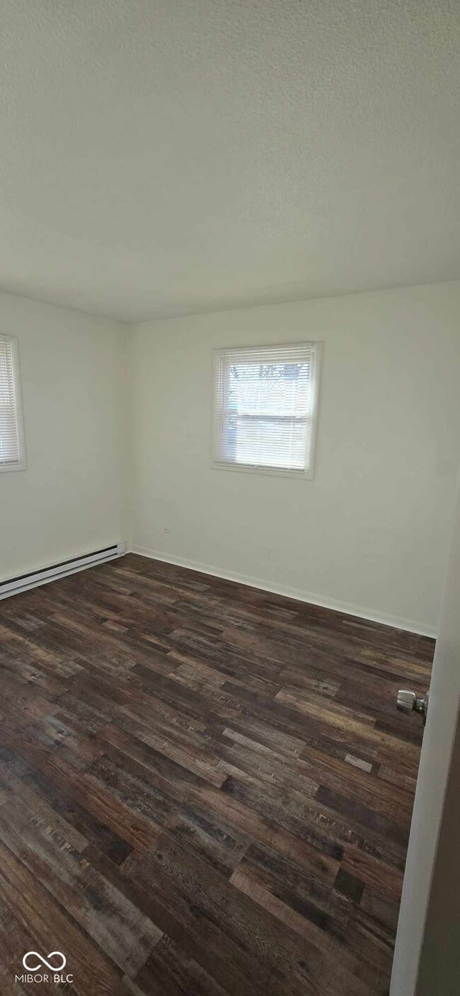 Building Photo - 570 US-52