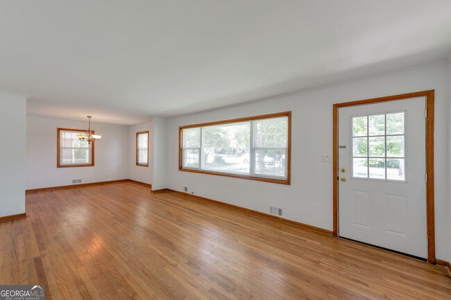 Building Photo - 2188 Pawnee Dr SE