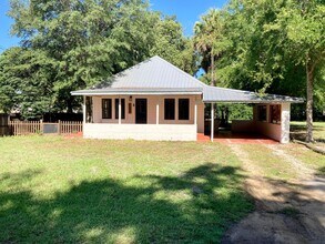 Building Photo - Crystal River Cottage!