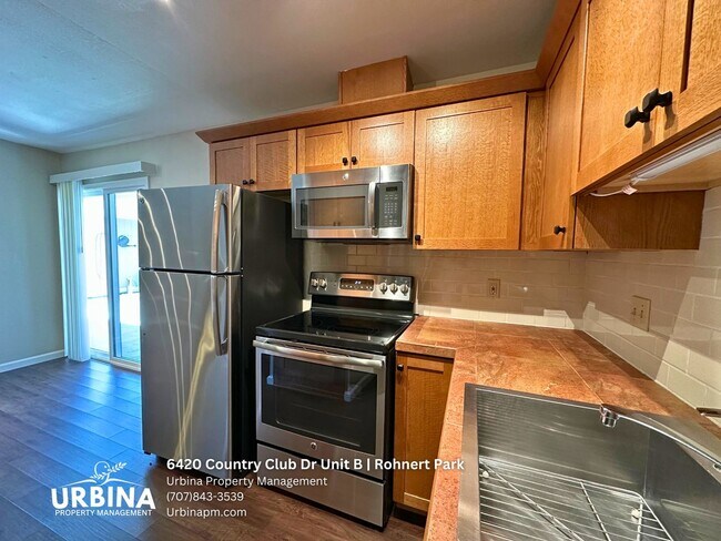 Building Photo - 6420 Country Club Dr