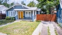 Building Photo - 3 Bed/2 Bath in a Prime Location!
