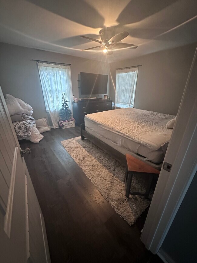 Building Photo - 213 E Douglas St