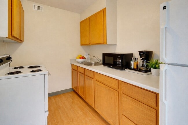 Building Photo - Mendenhall Tower