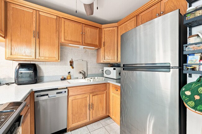 Building Photo - 5115 Blodgett Ave