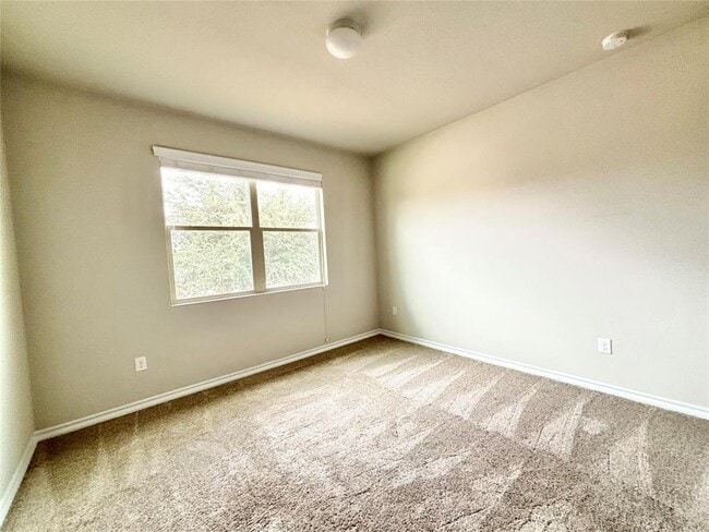 Building Photo - 10921 Zoeller Dr