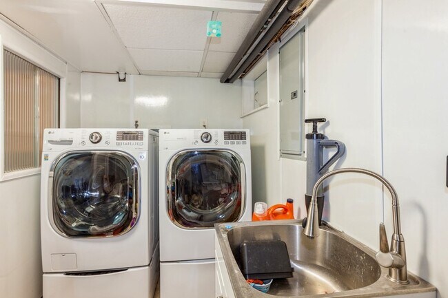 Building Photo - 50 Edgewood Dr