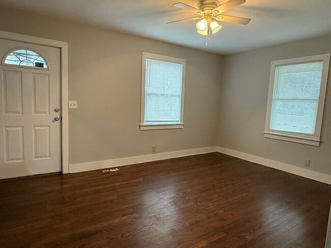 Building Photo - East Nashville Cottage - 2 Bedroom - Private Backyard