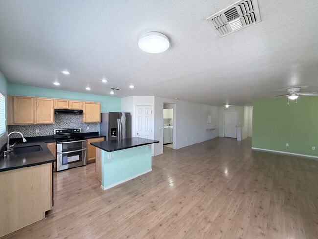 Building Photo - 1106 S Fresno Ct