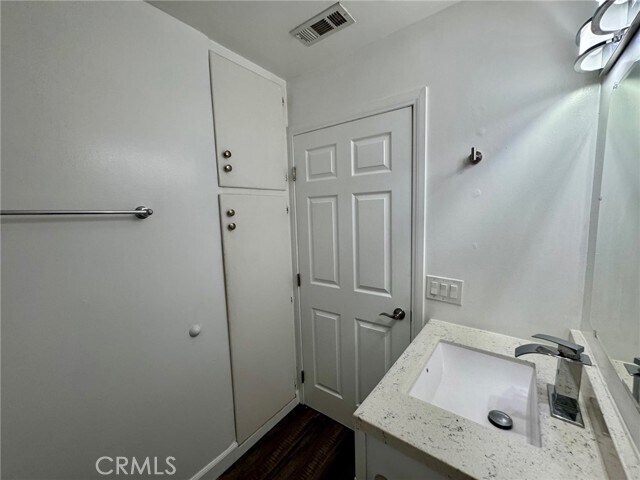 Building Photo - 12714 Vanowen St