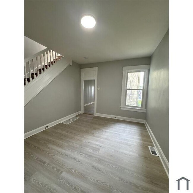 Building Photo - 3 Bedroom Rehabbed