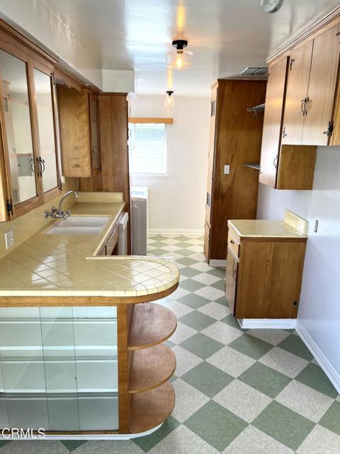 Building Photo - 350 W Lemon Ave