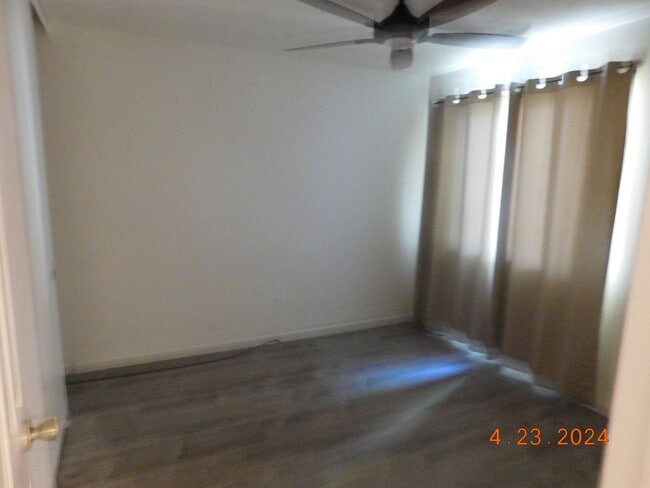 Building Photo - 400 Tepatitlan Ct