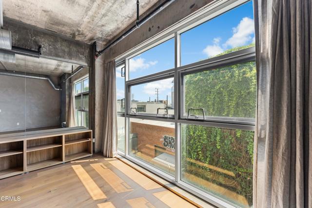 Building Photo - 510 S Hewitt St