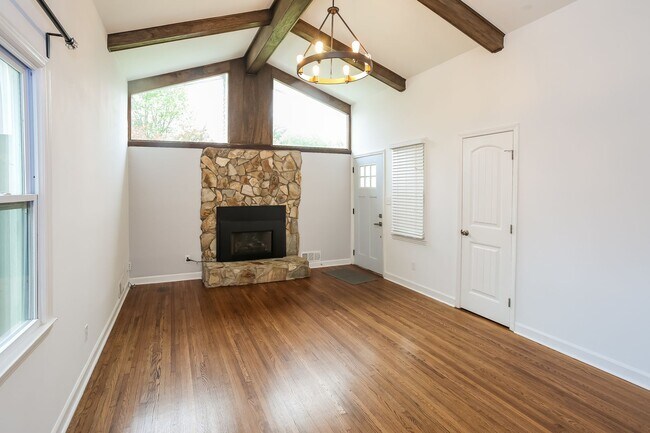 Building Photo - Beautiful 3 Bedroom single family home in ...