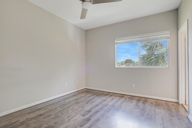 Building Photo - 1101 Vermilion Dr