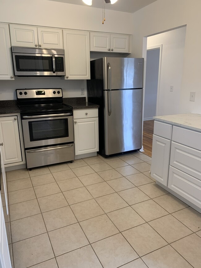 Building Photo - 5073 Grosse Pointe Ln