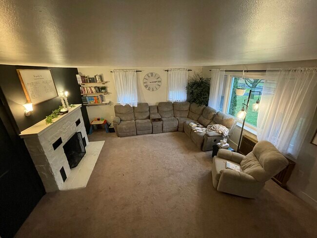 Building Photo - 2250 Creek Hill Rd