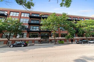 Building Photo - 1040 W adams St