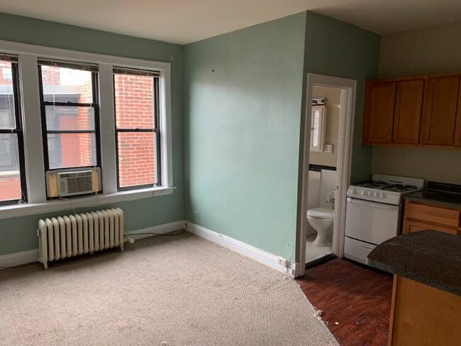 Building Photo - 537 W Deming Pl