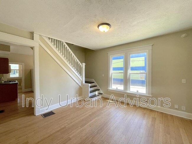 Primary Photo - 1553 Barth Ave