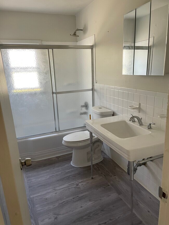 Building Photo - 112 Burhans Ave