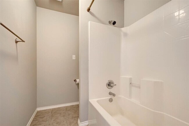 Building Photo - 1718 Redwing Cove Dr