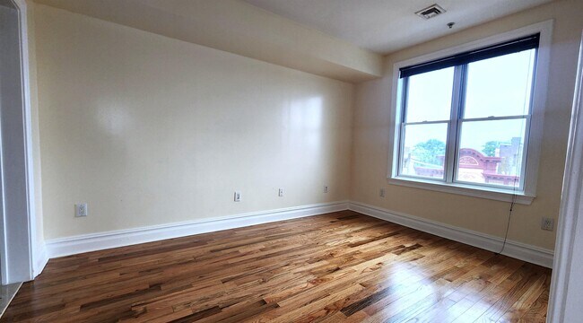 Building Photo - 1000 West St