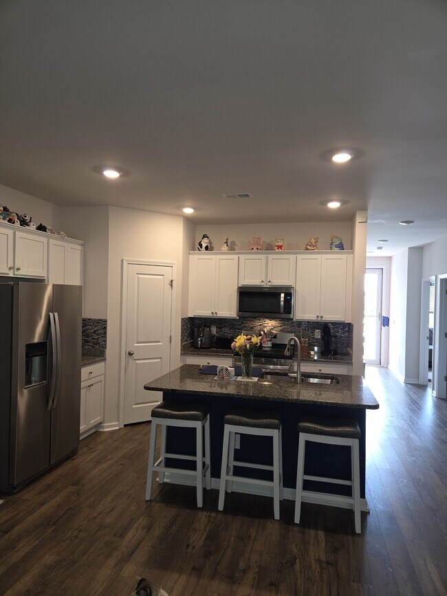 Building Photo - 3402 Bells Lk Cir