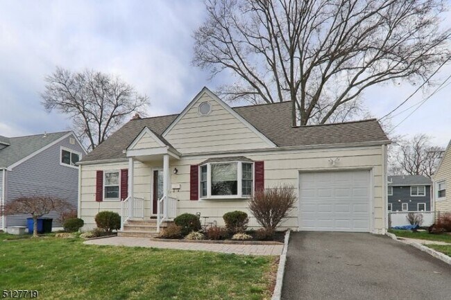 Building Photo - 7 Osage Dr