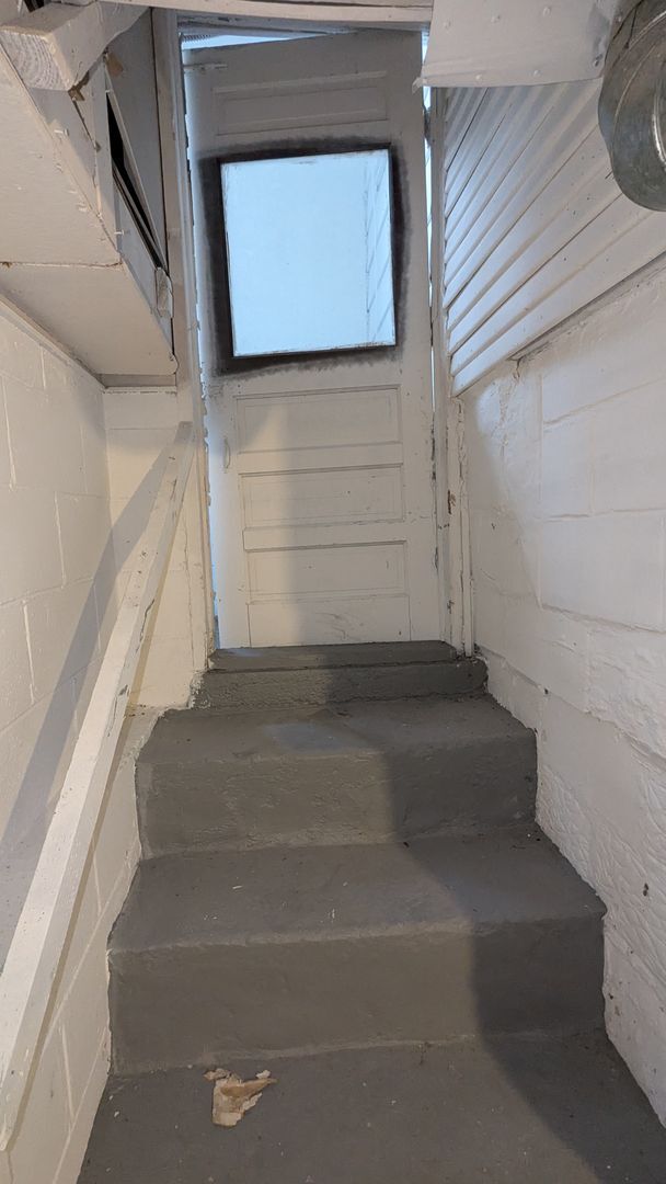 Building Photo - Charming 5-bedroom home located in the heart of Akron