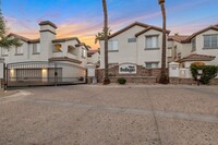 Building Photo - Welcome to this stunning 3 bedroom, 2 bath...