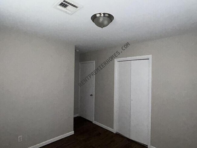 Building Photo - 9406 E 37th Ct