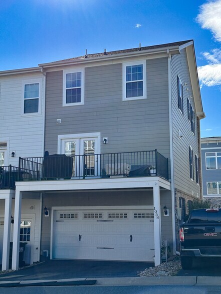 Building Photo - 1058 Old Trail Dr