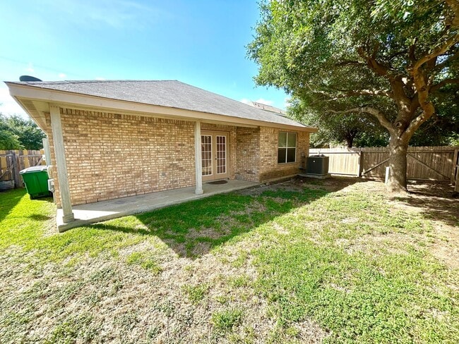 Building Photo - **MOVE IN SPECIAL** Welcome Home to Comfor...