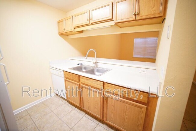 Building Photo - 2738 W Tharpe St