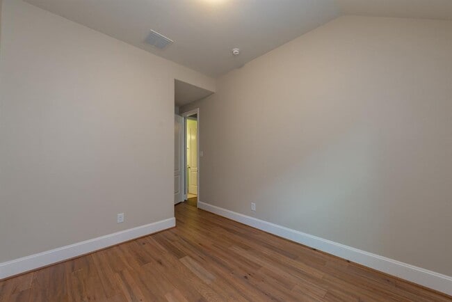 Building Photo - 29010 Pinnacle Ridge Dr