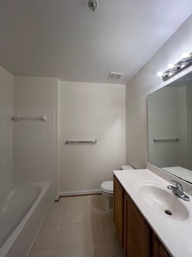 Building Photo - SPACIOUS TOWNHOUSE IN GERMANTOWN