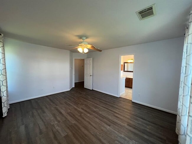 Building Photo - 2219 Bristol Bend Ln