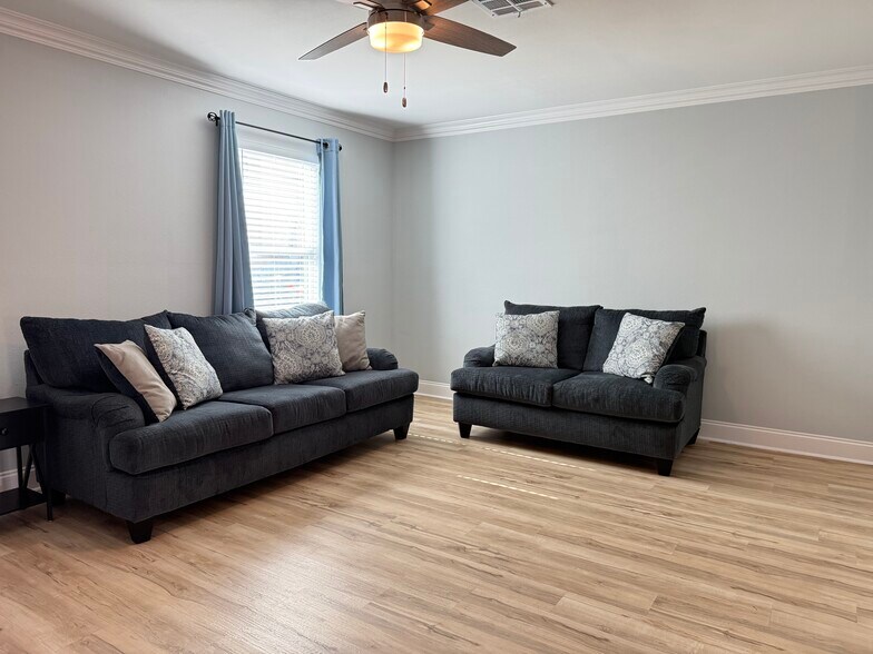 Building Photo - 619 Lavoisier St