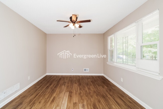 Building Photo - 1022 Birchwood Dr