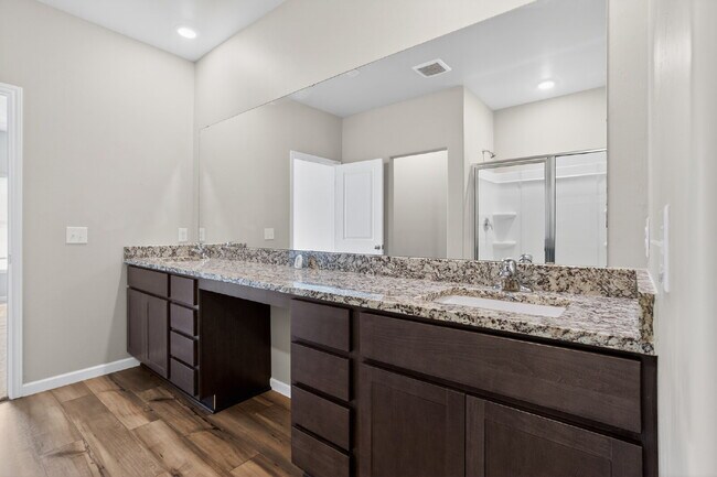 Building Photo - Spacious 4BR/2.5BA Home in El Reno — 2,213 Sq Ft, Move-In Ready