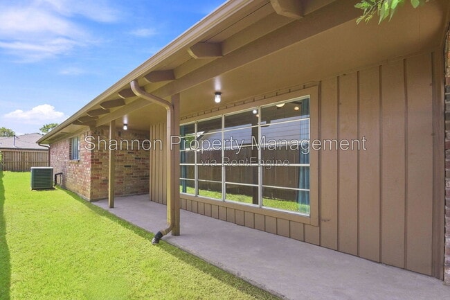 Building Photo - 6215 Autumn Arbor Dr