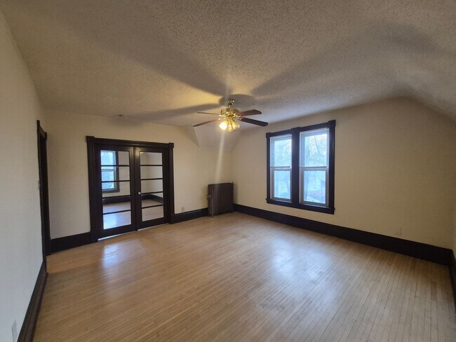 Building Photo - 763 Tuscarora Ave W