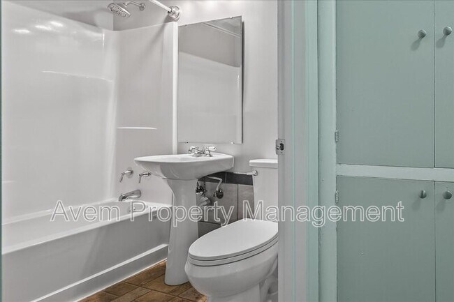 Building Photo - 7405 NE Jonesmore St